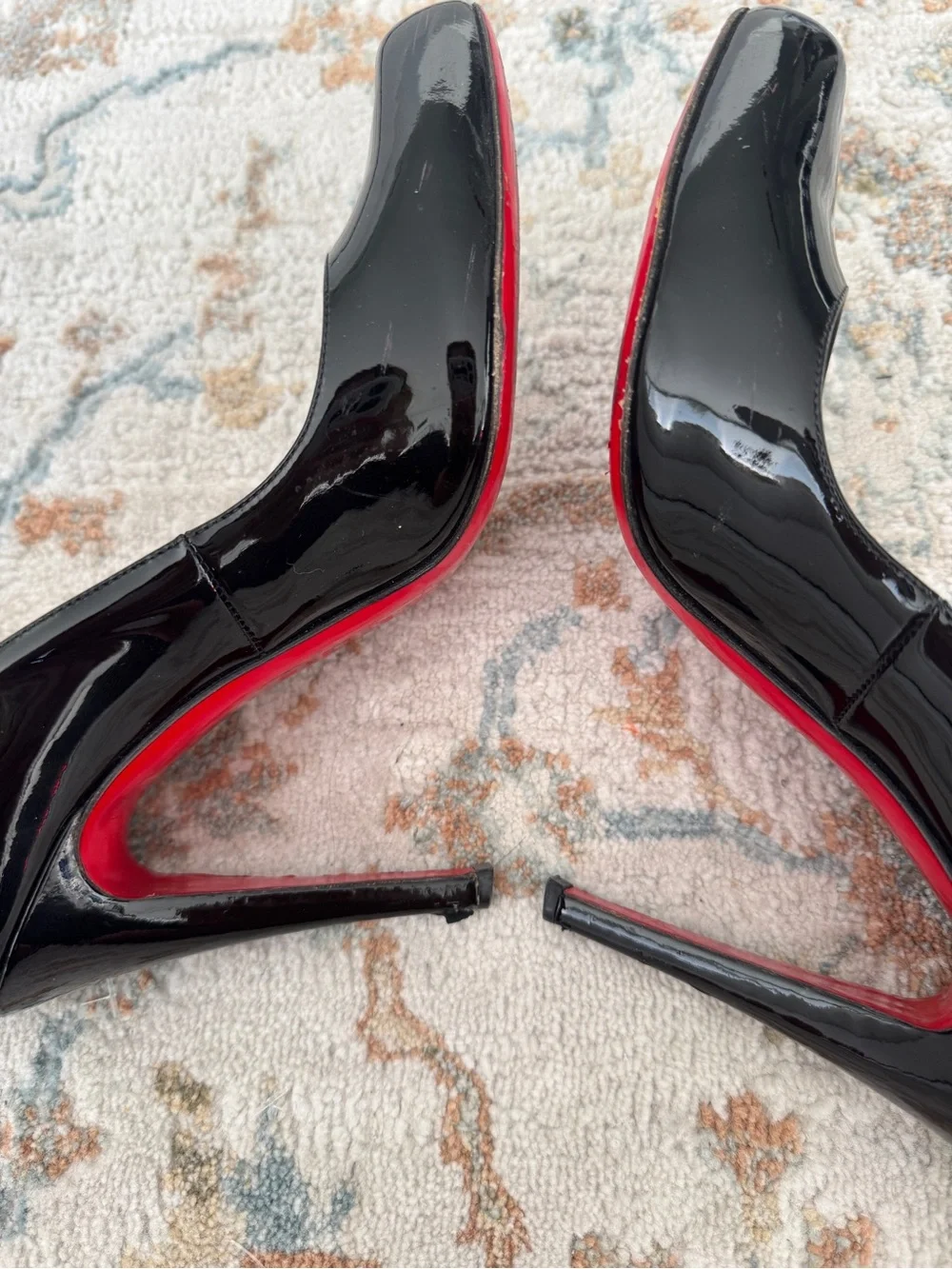 CHRISTIAN LOUBOUTIN Black Patent Leather Pumps 39.5